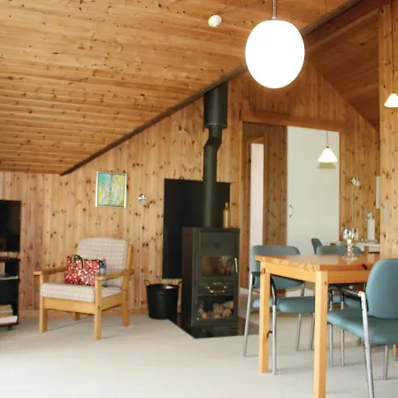 Three-bedroom Holiday In בית נופש *